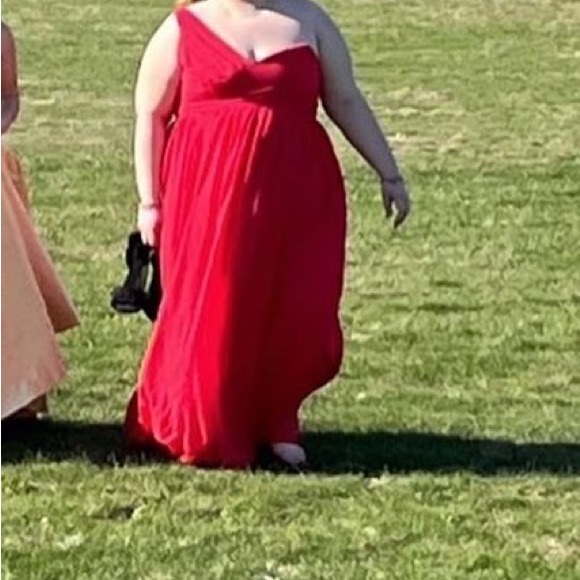 Red full length formal dress bought brand new and only worn once, no chest pads - Picture 1 of 3
